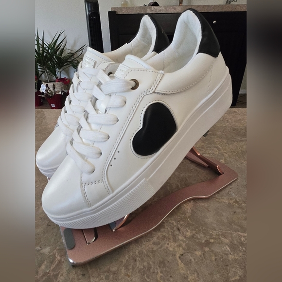 Kurt Geiger London Lana Leather Heart Platform Sneakers. Size 37 - Picture 4 of 8